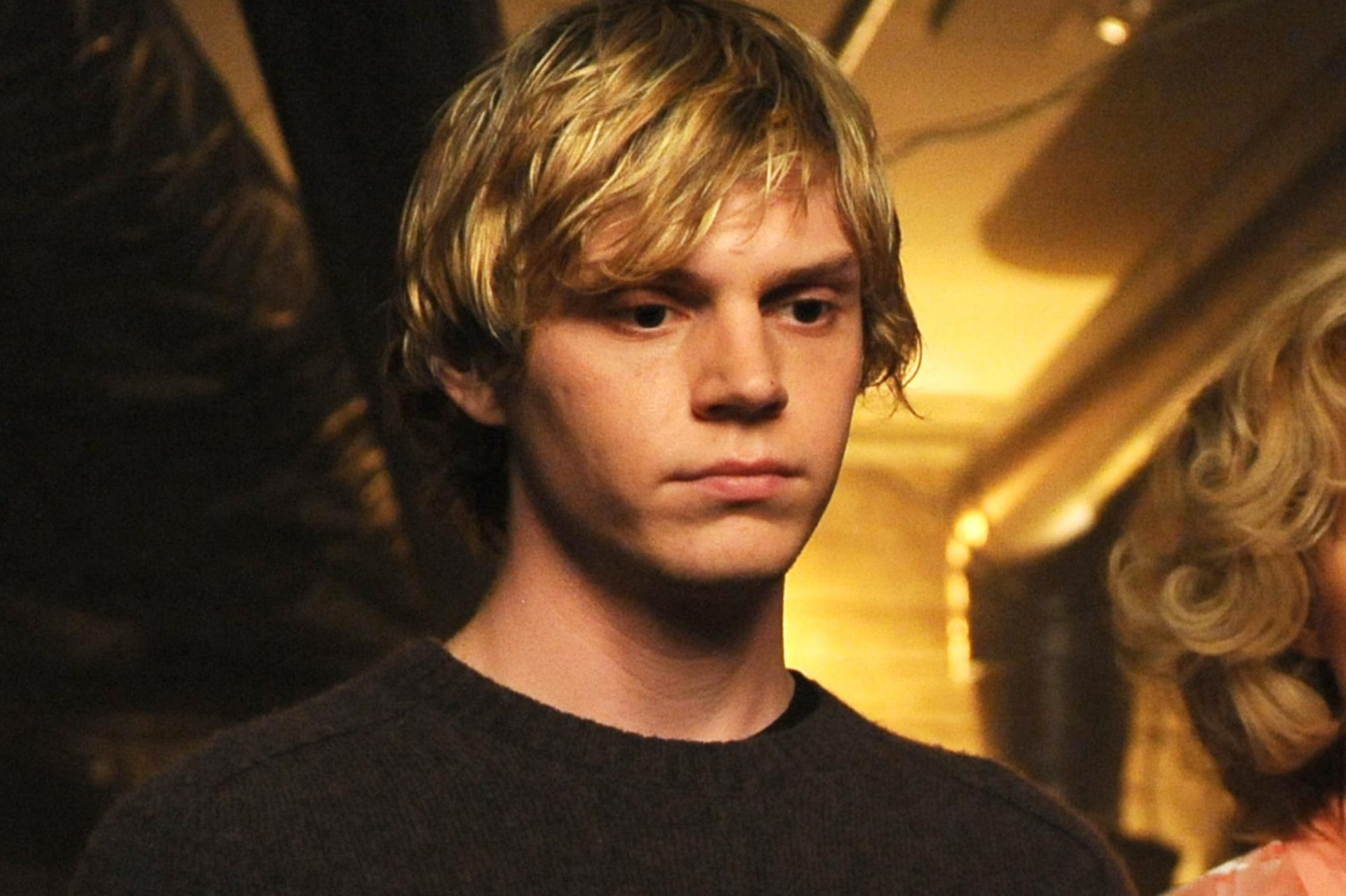 Evan Peters as Jeffrey Dahmer in First Set Photo from Netflix Show