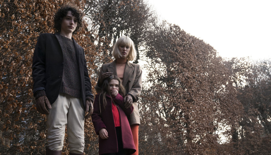 The Turning, Mackenzie Davis, Finn Wolfhard, Brooklyn Prince, horror, classic, The Turn of the Screw, JoBlo.com