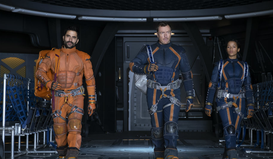 TV Review, Netflix, Lost In Space, Toby Stephens, Molly Parker, Science Fiction, Parker Posey, action