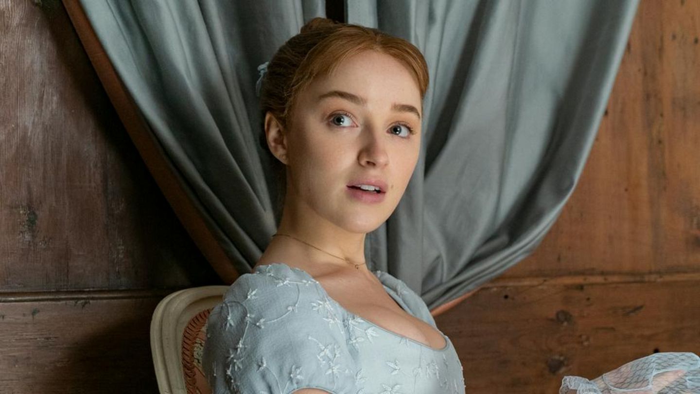 Phoebe Dynevor Bridgerton