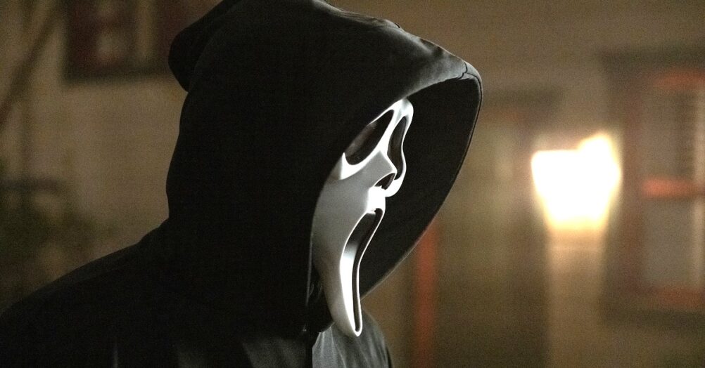 Ghostface, Courteney Cox, David Arquette, Melissa Barrera, and more are featured in three new images from the new Scream movie.