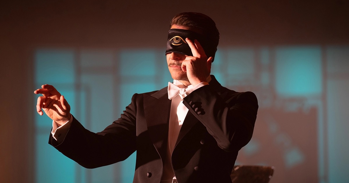 Guillermo del Toro's new movie Nightmare Alley includes an Easter egg reference to his 1997 creature feature Mimic. Did you spot it?