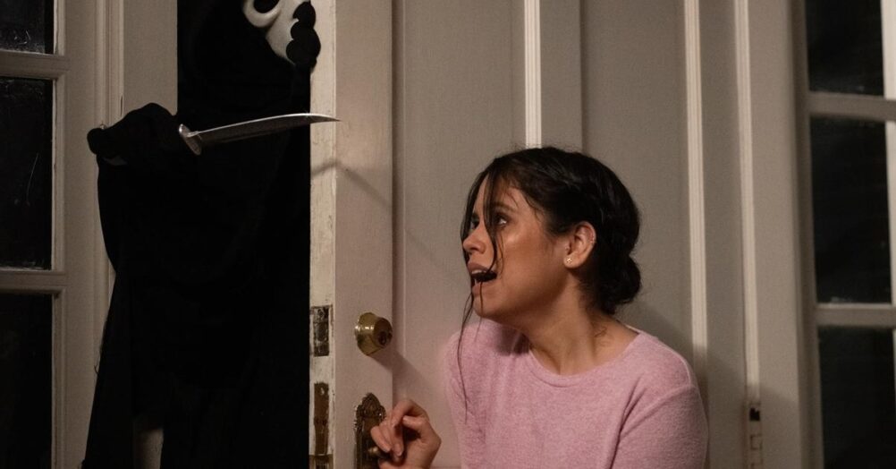 The first reactions to the new Scream movie are very positive, film has been described as being brutal, bloody, and fun. Coming January 14