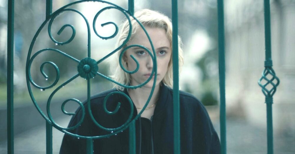The psychological thriller Watcher, starring genre regular Maika Monroe, is set to reach theatres in June. Trailer is now online.