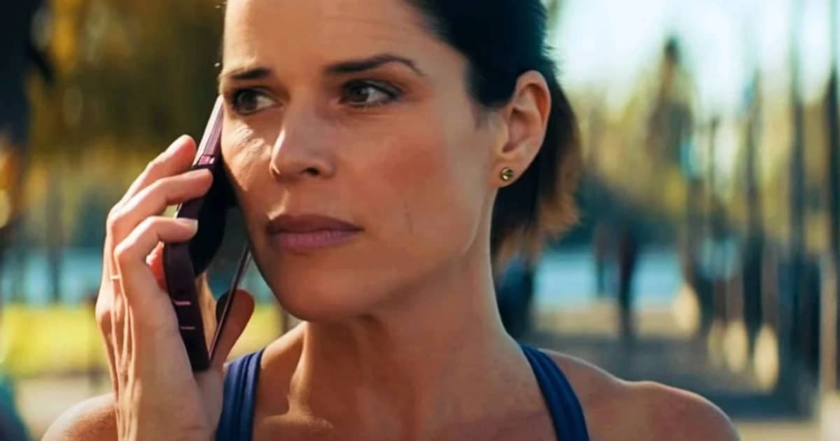 Neve Campbell Avalon