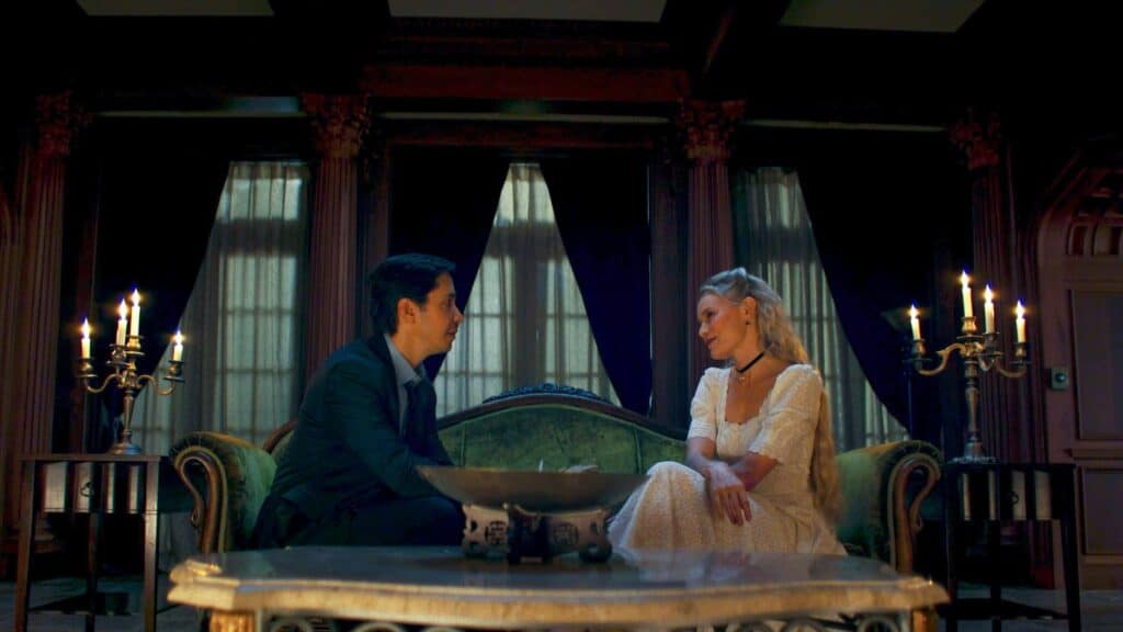 Justin Long and Kate Bosworth get to know each other in House of Darkness (2022).