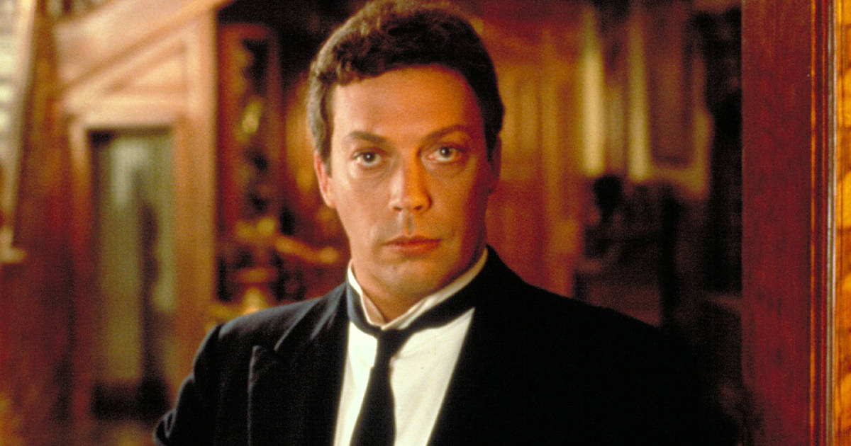 Tim Curry remembers “exhausting” Clue shoot
