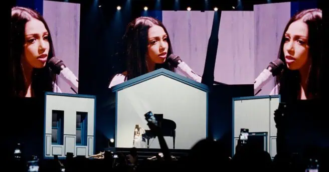 Writer/director M. Night Shyamalan pitches his new thriller Trap as, "What if The Silence of the Lambs happened at a Taylor Swift concert?"
