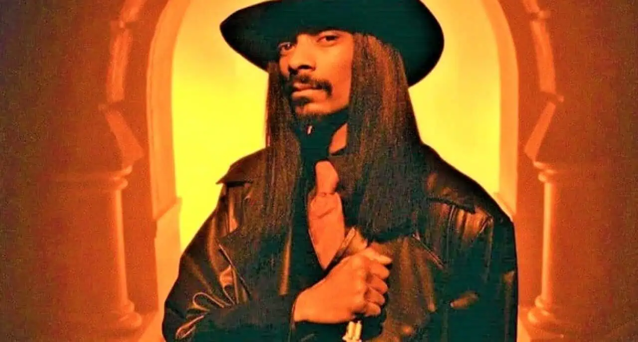 Snoop Dogg will star in Eli Roth's ridiculous haunted house movie Don't Go in That House, Bitch!, which films this year