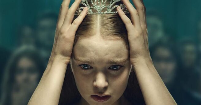 The first reactions to Mike Flanagan's Carrie are online, with early viewers praising the Stephen King adaptation