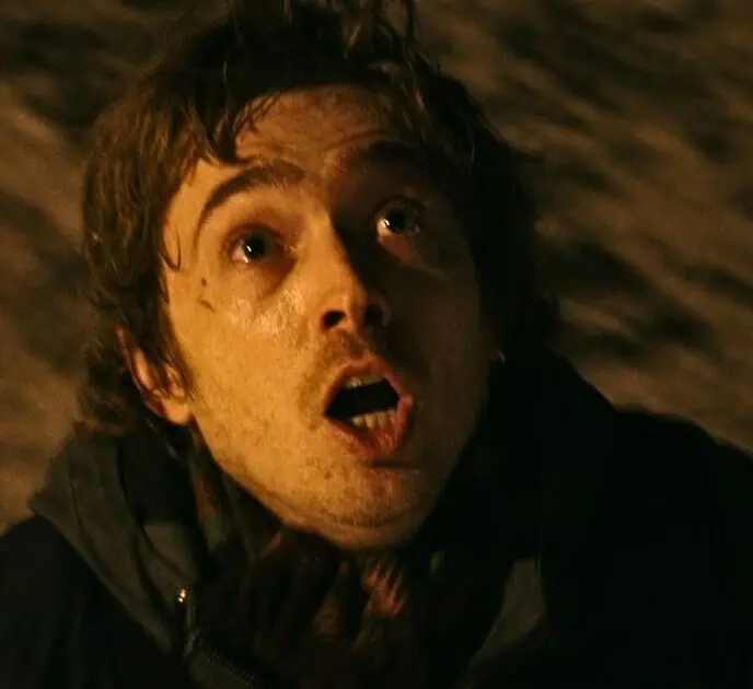 A new Resident Evil clip shows Austin Abrams running from zombies in a bloody and funny sequence from the Zach Cregger film